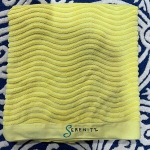 Serenity Sunlit Wave HUGE THICK 35"x65" Beach Lounge Towel Shower Comericial GUC